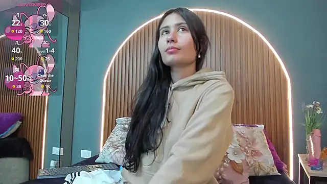 Snapshot of NayeCloud chatting on 12, 9, 2025 NayeCloud online show from 12, 9, 2025