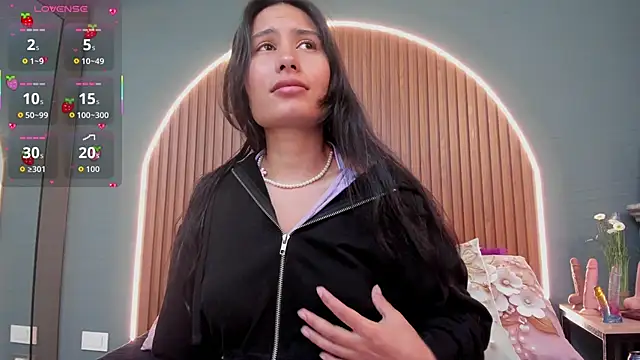 Snapshot of NayeCloud chatting on 4, 10, 2025 NayeCloud online show from 4, 10, 2025