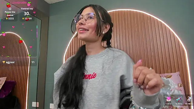 Snapshot of NayeCloud chatting on 14, 10, 2025 NayeCloud online show from 14, 10, 2025