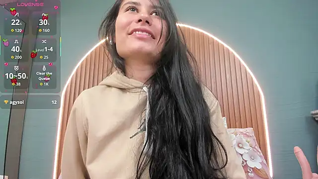 Snapshot of NayeCloud chatting on 15, 10, 2025 NayeCloud online show from 15, 10, 2025