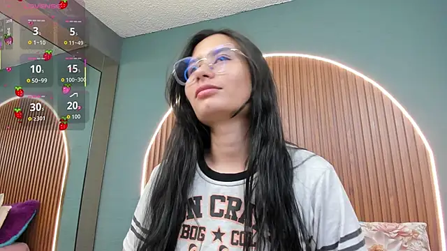 Snapshot of NayeCloud chatting on 19, 10, 2025 NayeCloud online show from 19, 10, 2025