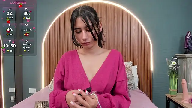 Snapshot of NayeCloud chatting on 6, 11, 2025 NayeCloud online show from 6, 11, 2025