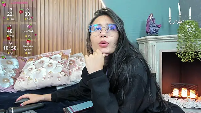 Snapshot of NayeCloud chatting on 7, 11, 2025 NayeCloud online show from 7, 11, 2025