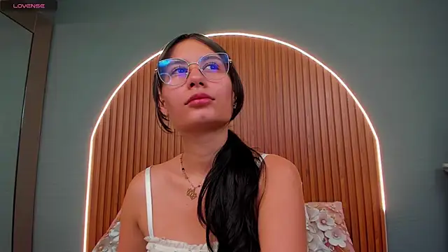 Snapshot of NayeCloud chatting on 22, 11, 2025 NayeCloud online show from 22, 11, 2025