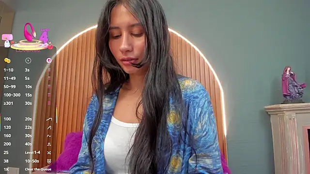 Snapshot of NayeCloud chatting on 9, 1, 2026 NayeCloud online show from 9, 1, 2026