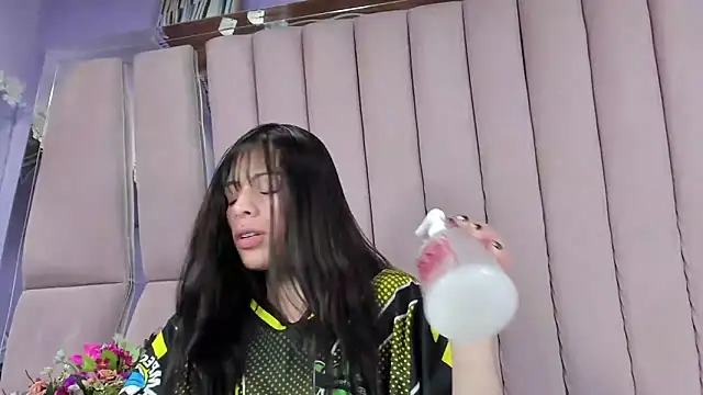 Snapshot of Sasha_Petitte chatting on 21, 12, 2025 Sasha Petitte online show from 21, 12, 2025