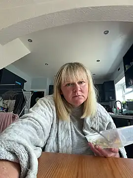 chloefeel online show from 15, 6, 2026
