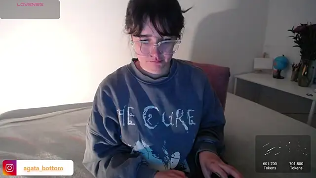 NewAgatha Bolton online show from 13, 12, 2025