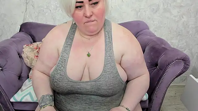 Snapshot of fashiona chatting on 7, 2, 2025 fashiona online show from 7, 2, 2025