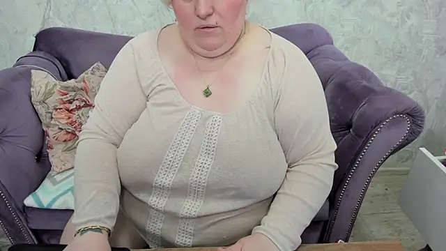 Snapshot of fashiona chatting on 8, 2, 2025 fashiona online show from 8, 2, 2025