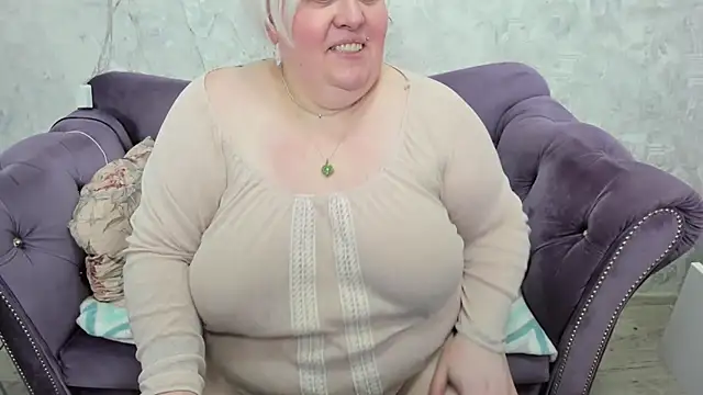 Snapshot of fashiona chatting on 15, 2, 2025 fashiona online show from 15, 2, 2025