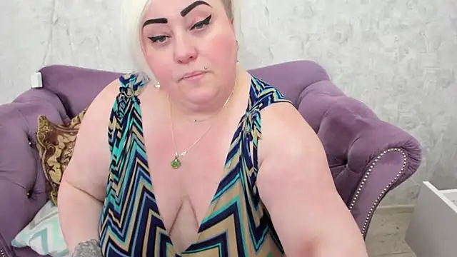 Snapshot of fashiona chatting on 9, 3, 2025 fashiona online show from 9, 3, 2025