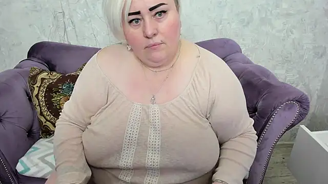 Snapshot of fashiona chatting on 23, 3, 2025 fashiona online show from 23, 3, 2025