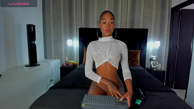 LiaJohnnson online show from 21, 2, 2025