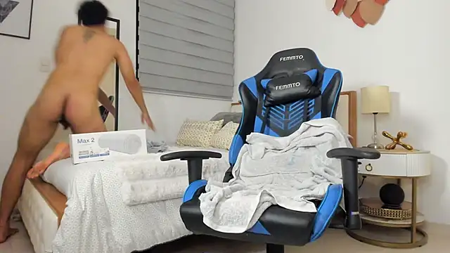 Snapshot of mateoleonee chatting on 2, 1, 2025 mateoleonee online show from 2, 1, 2025