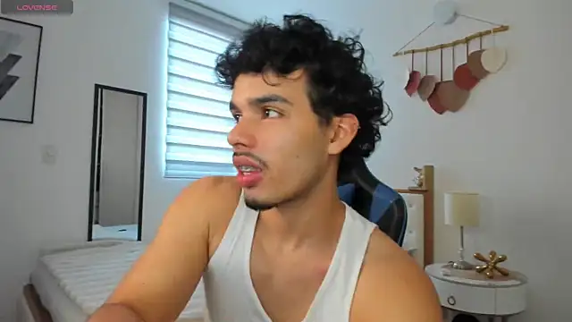 Snapshot of mateoleonee chatting on 9, 1, 2025 mateoleonee online show from 9, 1, 2025