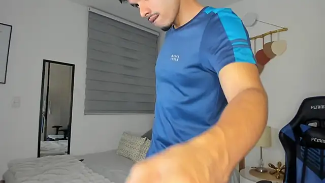 Snapshot of mateoleonee chatting on 11, 1, 2025 mateoleonee online show from 11, 1, 2025