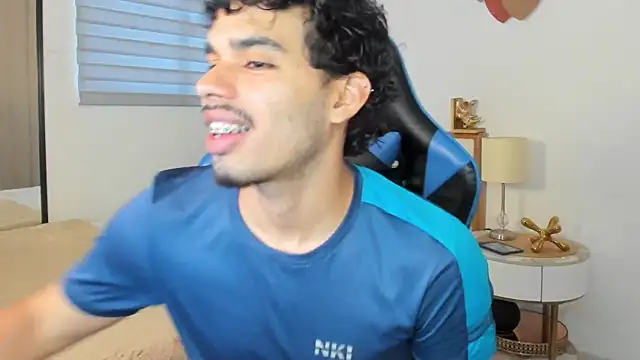 Snapshot of mateoleonee chatting on 14, 1, 2025 mateoleonee online show from 14, 1, 2025