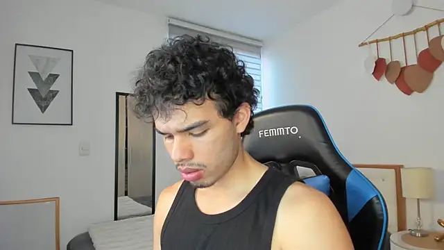 Snapshot of mateoleonee chatting on 7, 2, 2025 mateoleonee online show from 7, 2, 2025