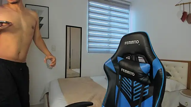 Snapshot of mateoleonee chatting on 18, 2, 2025 mateoleonee online show from 18, 2, 2025