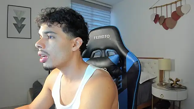 Snapshot of mateoleonee chatting on 5, 3, 2025 mateoleonee online show from 5, 3, 2025