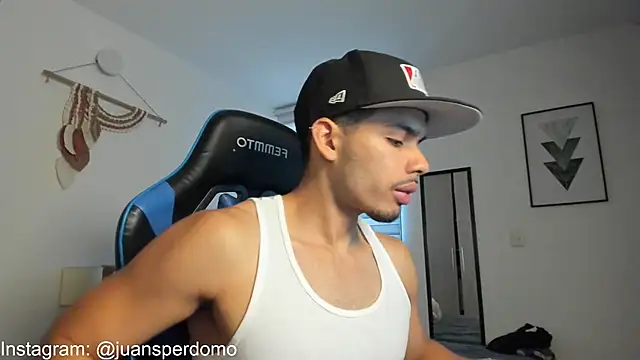 Snapshot of mateoleonee chatting on 8, 9, 2025 mateoleonee online show from 8, 9, 2025