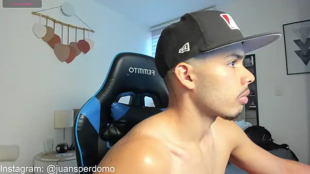 Snapshot of mateoleonee chatting on 12, 9, 2025 mateoleonee online show from 12, 9, 2025