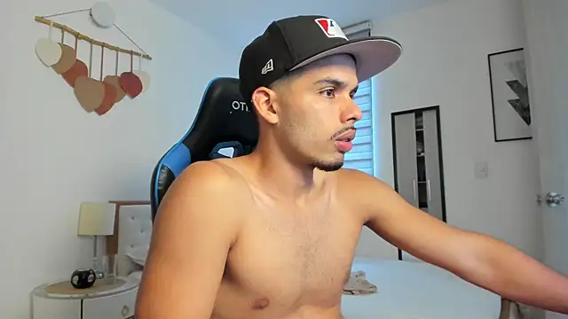 Snapshot of mateoleonee chatting on 18, 9, 2025 mateoleonee online show from 18, 9, 2025