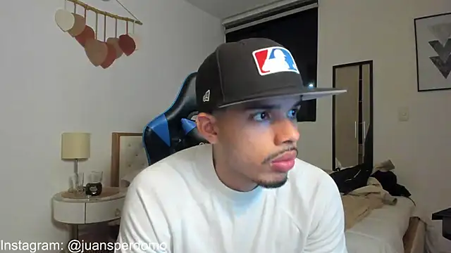 Snapshot of mateoleonee chatting on 21, 9, 2025 mateoleonee online show from 21, 9, 2025