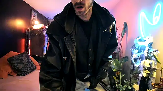 Snapshot of leatherz69 chatting on 19, 12, 2024 leatherz69 online show from 19, 12, 2024