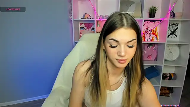 Hellen Moore online show from 30, 12, 2024