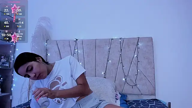 Snapshot of Kaela18 chatting on 17, 12, 2024 Kaela18 online show from 17, 12, 2024