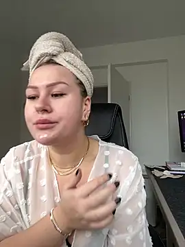 Snapshot of Fancy-Francy chatting on 14, 1, 2025 Fancy-Francy online show from 14, 1, 2025