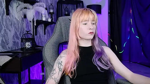Snapshot of LexiWenford chatting on 8, 8, 2026 LexiWenford online show from 8, 8, 2026