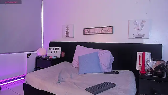 Natasha Kinski online show from 8, 2, 2025