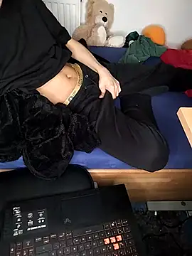 Snapshot of Dennis_2024 chatting on 20, 11, 2025 Dennis 2024 online show from 20, 11, 2025