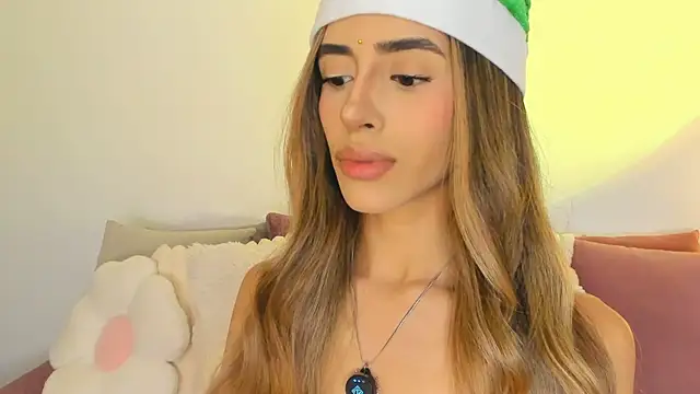 Snapshot of StormiRusso chatting on 23, 12, 2025 StormiRusso online show from 23, 12, 2025