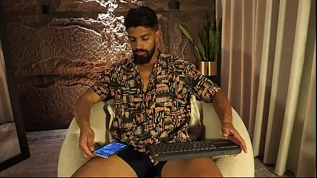 Snapshot of DannSaenz chatting on 23, 4, 2026 DannSaenz online show from 23, 4, 2026