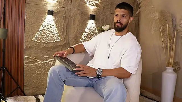 Snapshot of DannSaenz chatting on 31, 5, 2026 DannSaenz online show from 31, 5, 2026