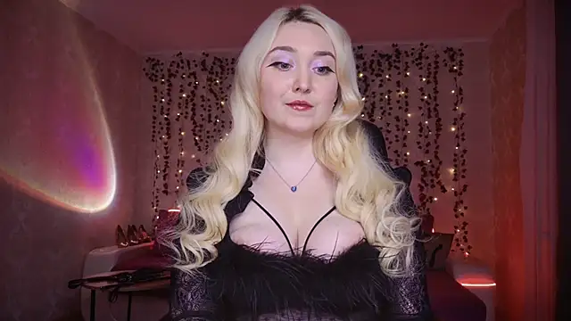 Snapshot of AllisonBlack_ chatting on 8, 10, 2025 AllisonBlack online show from 8, 10, 2025