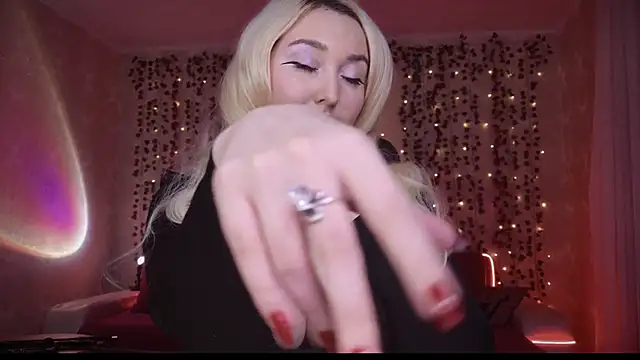 Snapshot of AllisonBlack_ chatting on 24, 10, 2025 AllisonBlack online show from 24, 10, 2025