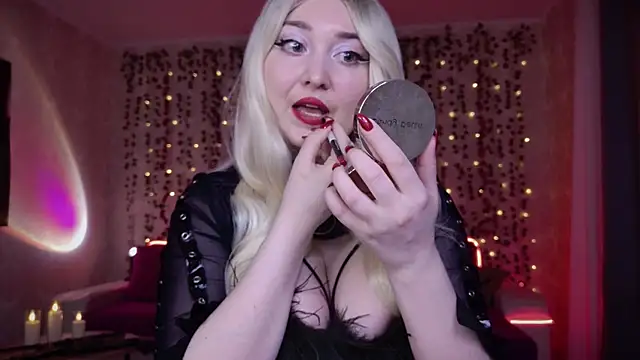 Snapshot of AllisonBlack_ chatting on 8, 11, 2025 AllisonBlack online show from 8, 11, 2025