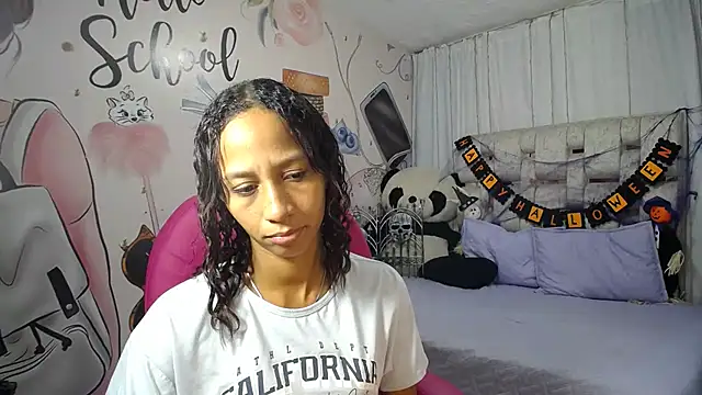 EMMA SWEETT1 online show from 14, 10, 2025