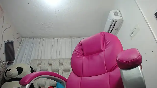 EMMA SWEETT1 online show from 14, 11, 2025