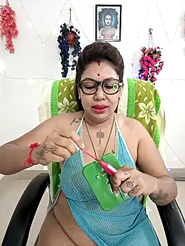 Snapshot of YOUR_LOVELY-40 chatting on 11, 2, 2026 YOUR LOVELY-40 online show from 11, 2, 2026