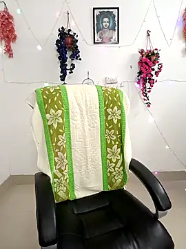 Snapshot of YOUR_LOVELY-40 chatting on 7, 3, 2026 YOUR LOVELY-40 online show from 7, 3, 2026