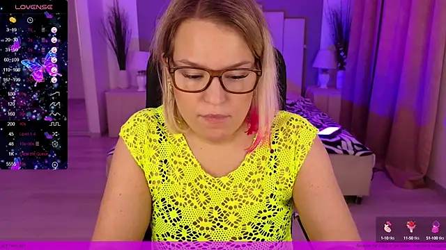 EVAshinyGIRL online show from 8, 1, 2025