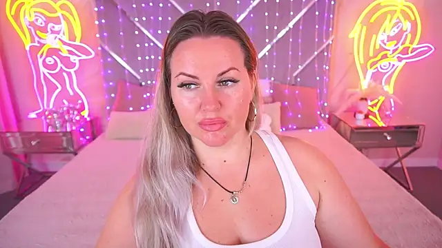 Snapshot of KiraCandyS chatting on 18, 5, 2026 KiraCandyS online show from 18, 5, 2026