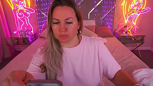 Snapshot of KiraCandyS chatting on 19, 5, 2026 KiraCandyS online show from 19, 5, 2026