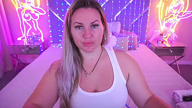 Snapshot of KiraCandyS chatting on 25, 5, 2026 KiraCandyS online show from 25, 5, 2026